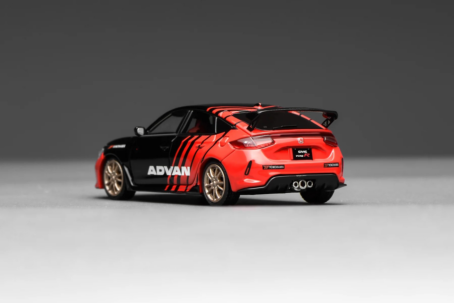 MOTORHELIX 1:64 Honda Civic TYPE R (FL5) Advan Livery w/MF10 Wheels M65341